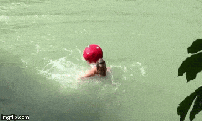 Clip: Người đàn ông bơi sông 2km đi làm mỗi ngày để tránh tắc đường gây sốt