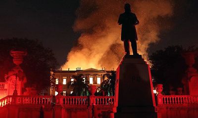 Bảo tàng 200 năm tuổi bị nhấn chìm trong biển lửa tại Brazil