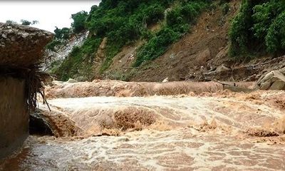 Thanh Hóa: Sau mưa lũ, phát hiện 2 thi thể nam giới đang phân hủy trôi dạt trên sông Mã