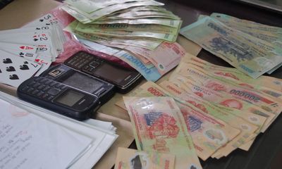 Khởi tố nguyên Phó giám đốc sở ở Quảng Ninh vì đánh phỏm ăn tiền