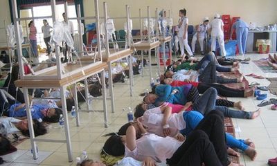 Yên Bái: 37 công nhân nhập viện vì ngộ độc khí nén từ máy là quần áo