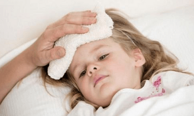 Cảnh báo những dấu hiệu nguy hiểm khi trẻ bị sốt 