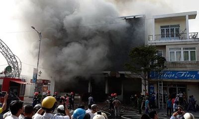 Cận cảnh công tác cứu hộ vụ hỏa hoạn tại quán bar ở trung tâm Đà Nẵng
