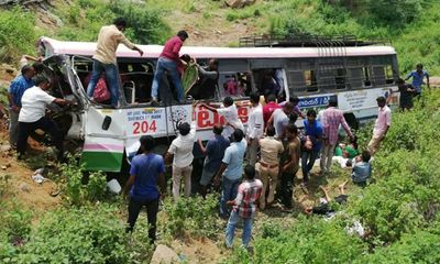 Ấn Độ: Xe buýt lao xuống vực sâu, ít nhất 45 người thiệt mạng