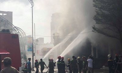 Đà Nẵng: Kinh hoàng đám cháy phát ra từ quán bar cũ