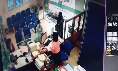 Video: Đối tượng cướp ngân hàng ở Tiền Giang rồi tẩu thoát chỉ trong 2 phút
