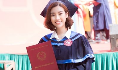 Một ngày trước khi kết thúc nhiệm kỳ Hoa hậu, Đỗ Mỹ Linh rạng rỡ nhận bằng tốt nghiệp