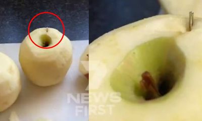 Sau dâu tây, táo của Úc cũng bị phát hiện chứa kim khâu