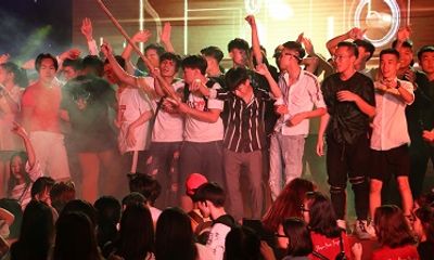 Sinh viên Đại Nam “quẩy” hết mình trong bữa tiệc âm nhạc cùng ca sĩ Min