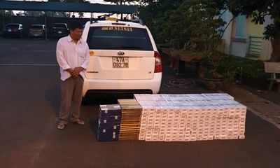 Đắk Lắk: Phát hiện tài xế taxi chở hàng trăm cây thuốc lá lậu