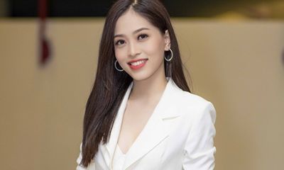 Á hậu Phương Nga trở về trường trước khi lên đường dự Miss Grand International 2018