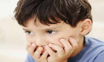 Trẻ chậm nói và tăng động có mắc chứng tự kỷ?
