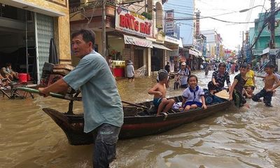 Triều cường dâng cao, nhiều tuyến đường tại TP Cần Thơ bị ngập sâu 