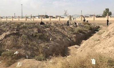 Syria: Phát hiện ngôi mộ tập thể lớn chưa từng thấy ở Raqqa với hơn 1.400 thi thể