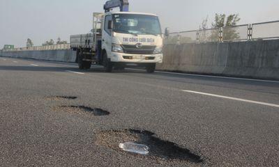 Cao tốc Đà Nẵng - Quảng Ngãi hư hỏng: Có hay không chuyện dùng bùn đắp đường?