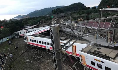 Đài Loan: Tàu trật khỏi đường ray, hơn 100 người thương vong