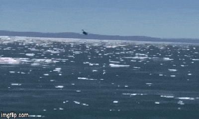 Video: Kinh hoàng giây phút trực thăng chở 12 người cắm đầu xuống biển