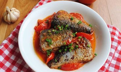 Món ngon mỗi ngày: Cá nục sốt cà chua béo thơm cho bữa tối