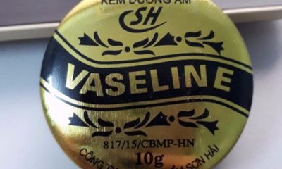 Kem dưỡng ẩm “thần thánh” Vaseline bị đình chỉ lưu hành vì không đạt chất lượng