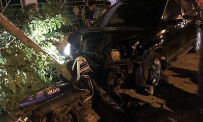 Thượng tá công an lái xe ô tô gây tai nạn, 2 người bị thương