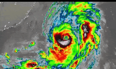 Tin bão mới nhất ngày 30/10: Bão Yutu giật cấp 16 tấn công Biển Đông