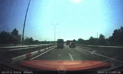 Video: Ôtô đâm bay xe máy phóng ngược chiều trên cao tốc