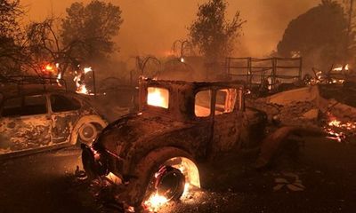 Cháy rừng như tận thế tại Mỹ: Một thị trấn bị thiêu rụi, ít nhất 5 người thiệt mạng