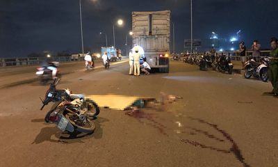 Va chạm với container, 2 thanh niên tử vong trên cầu Đồng Nai