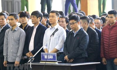 Chùm ảnh: Cận cảnh ông Phan Văn Vĩnh và các bị cáo trong phiên xét xử đầu tiên