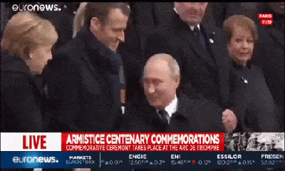 Video: Cử chỉ ngoại giao đặc biệt ông Putin dành cho ôngTrump tại lễ tưởng niệm ở Paris
