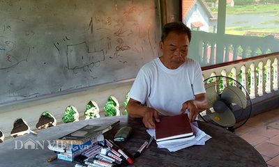 “Thầy giáo làng” 73 tuổi mở lớp dạy tiếng Anh miễn phí cho trẻ em nghèo