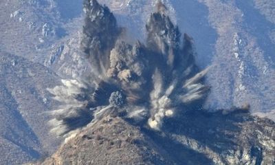 Cận cảnh Hàn Quốc, Triều Tiên cho nổ tung các chốt gác ở khu phi quân sự