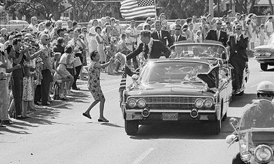 Những nghi vấn chưa có lời giải về vụ cựu Tổng thống Mỹ Kennedy bị ám sát 55 năm trước