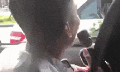 Video: Thanh niên bắt taxi đuổi theo xe hoa hát 