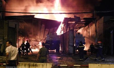 Nha Trang: Cháy bãi xe bồn chở xăng, người dân bỏ chạy tán loạn trong đêm