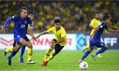 Bán kết AFF Cup: Phung phí cơ hội trên sân nhà, Malaysia để Thái Lan chiếm lợi thế
