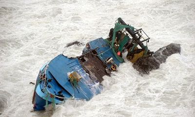Chìm ghe trên biển Cần Giờ, 5 ngư dân may mắn thoát nạn