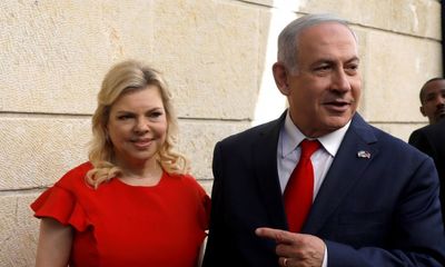 Vợ chồng Thủ tướng Israel dính nghi án nhận hối lộ