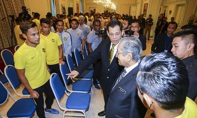 Thủ tướng Malaysia mong đội nhà sẽ thắng Việt Nam cả hai trận chung kết 