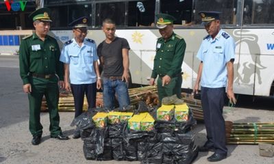 Cửa khẩu Lao Bảo: Bắt giữ 120kg pháo hoa nhập lậu từ Lào vào Việt Nam