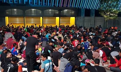 Hàng nghìn CĐV Malaysia xếp hàng hơn 10 tiếng đồng hồ để săn vé chung kết AFF Cup 