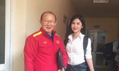 Bất ngờ danh tính cô gái xinh đẹp theo chân đội tuyển Việt Nam trong suốt mùa giải AFF Cup