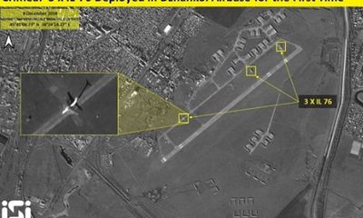 Nga triển khai máy bay cùng loạt xe bọc thép áp sát biên giới Ukraine