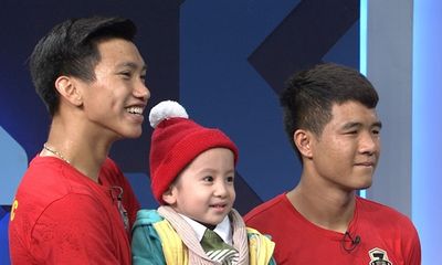 Status xúc động nhất sau khi Việt Nam vô địch của Quang Hải, Văn Hậu gửi tới cậu bé 4 tuổi bị ung thư
