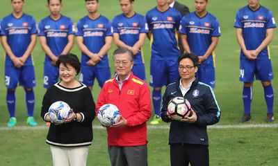 Tổng thống Hàn Quốc chúc mừng đội tuyển bóng đá VN và HLV Park bằng tiếng Việt