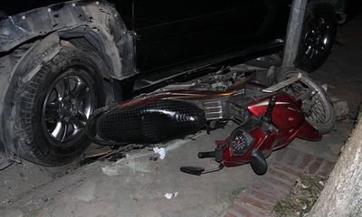 Hiện trường kinh hoàng vụ nữ tài xế Lexus đâm hàng loạt xe máy và ô tô ven hồ Tây