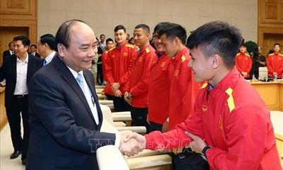 Thủ tướng trao thưởng cho đội tuyển Việt Nam vô địch AFF Suzuki Cup 2018