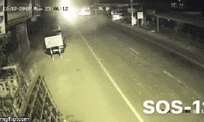 Video: 2 đứa trẻ trộm ôtô, lái xe bỏ chạy hàng chục km rồi gây tai nạn