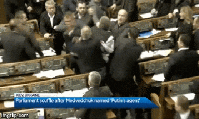 Nghị sĩ Ukraine ẩu đả dữ dội ngay trong phiên họp quốc hội