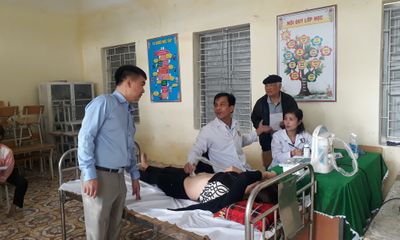Đoàn bác sĩ khám, phát thuốc cho bà con nghèo tại Thanh Hóa